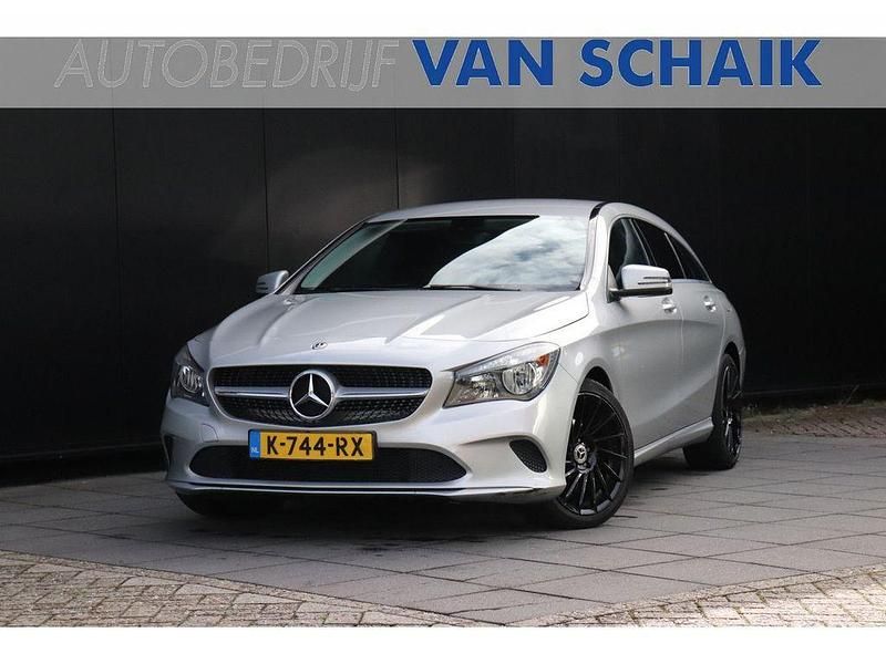 Grau Gebraucht 2018 Mercedes CLA180 Shooting Brake Business Kombi | 9.694 € (Superpreis) - Bild 1/4