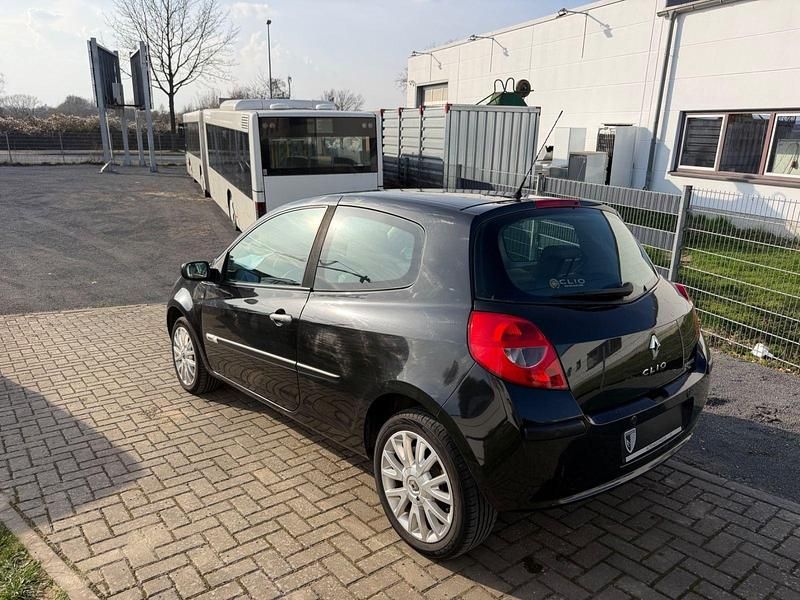 Gebraucht Renault Clio III Initiale 111 PS (81 kW) 2006 Schwarz Kleinwagen