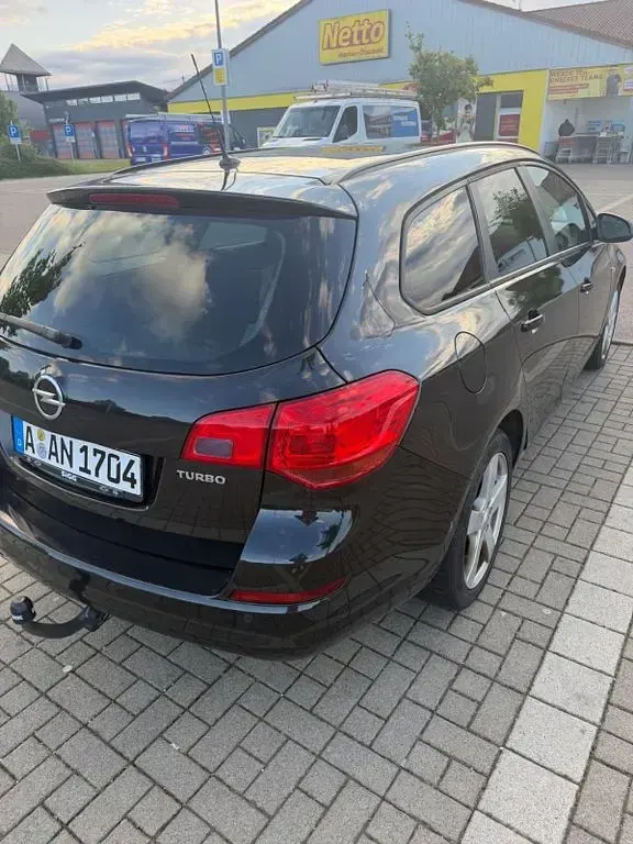 Gebraucht Opel Astra Sport 140 PS (102 kW) 2012 Schwarz Kombi
