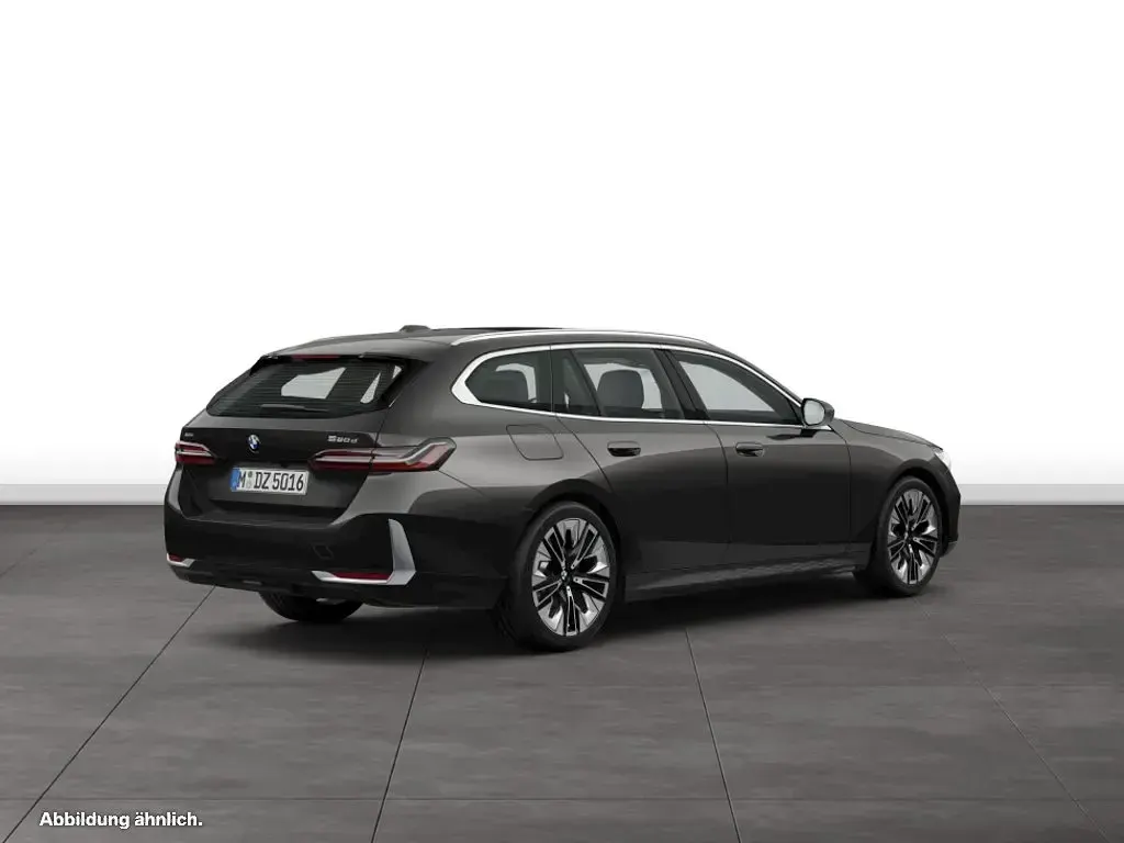Gebraucht BMW 520 197 PS (144 kW) 2025 Sophistograu brillanteffekt metallic Kombi