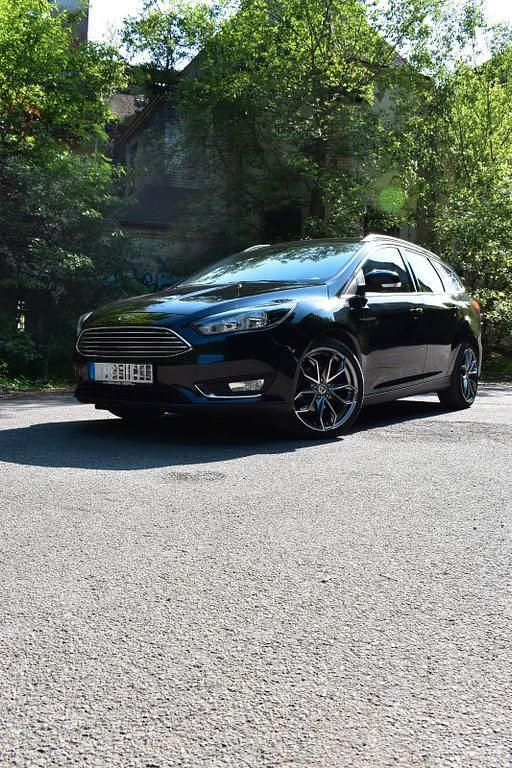 Schwarz Gebraucht 2015 Ford Focus Titanium Kombi | 9.500 € (Teuer) - Bild 1/4