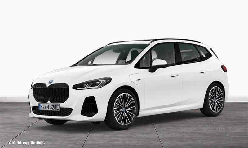 Weiß Gebraucht 2022 BMW 225 Active Tourer M Sport Van / Kleinbus | 32.909 € (Teuer) - Bild 1/3