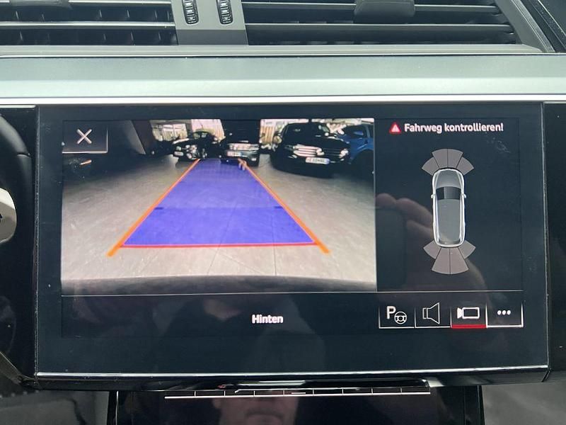 Gebraucht Audi e-tron Sport 300 kW (408 PS) 2023 Brillantschwarz SUV