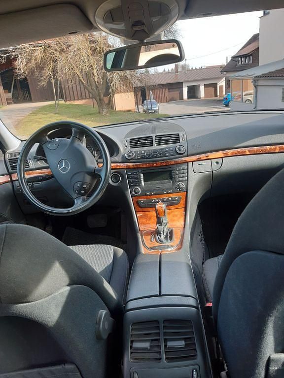 Gebraucht Mercedes E220 Avantgarde 150 PS (110 kW) 2005 Blau Limousine