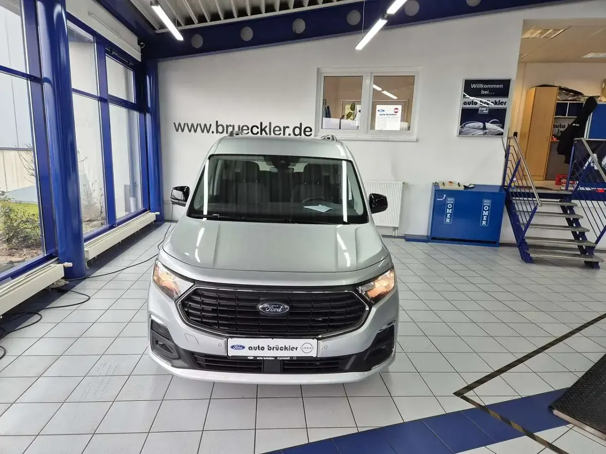 Gebraucht Ford Tourneo Connect Titanium 116 PS (85 kW) 2025 Stardust silber Van / Kleinbus
