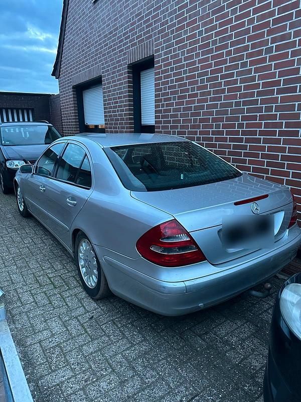 Gebraucht Mercedes E200 122 PS (89 kW) 2003 Silber Limousine
