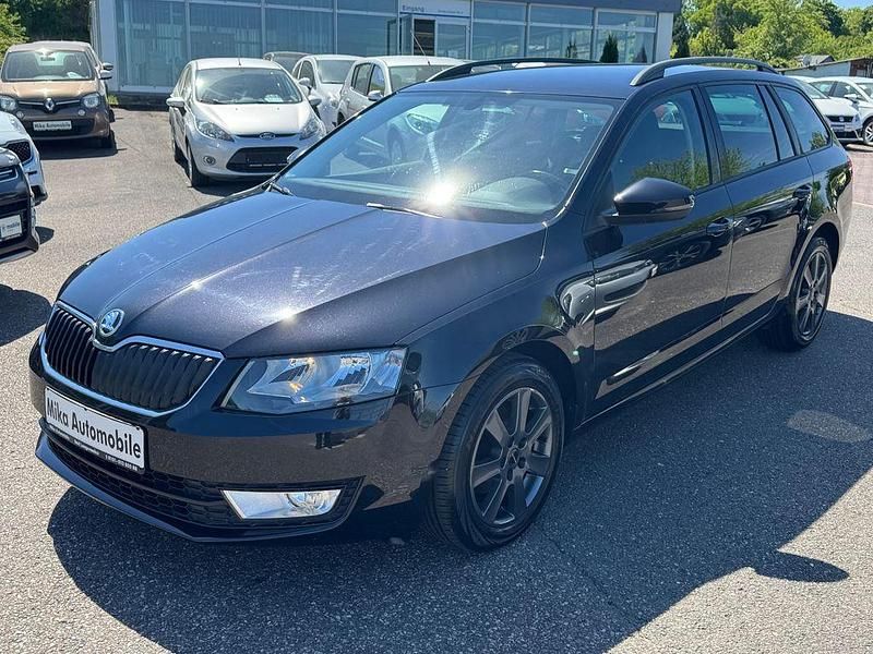Schwarz Gebraucht 2017 Skoda Octavia Ambition Kombi | 9.399 € (Fairer Preis) - Bild 1/4