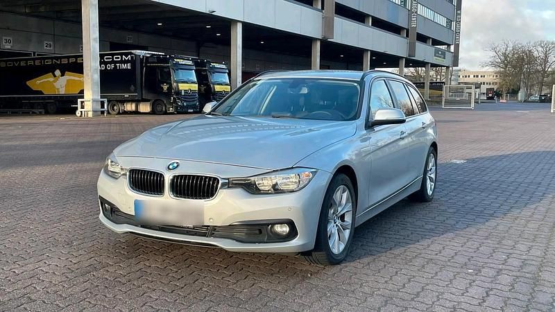 Silber Gebraucht 2017 BMW 318 Kombi | 12.000 € (Guter Preis) - Bild 1/4