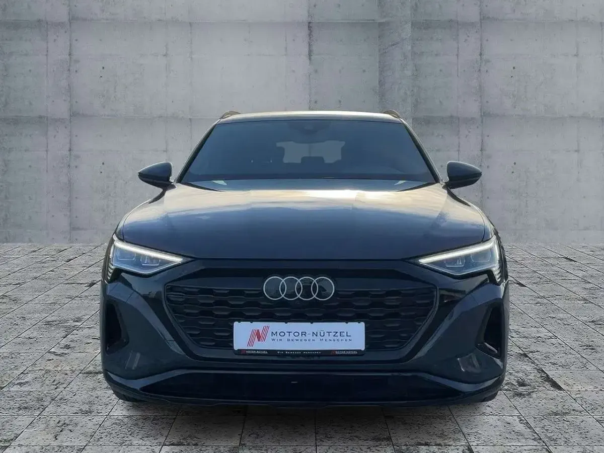 Gebraucht Audi Q8 e-tron S-Line 300 kW (408 PS) 2023 Magnetgrau SUV