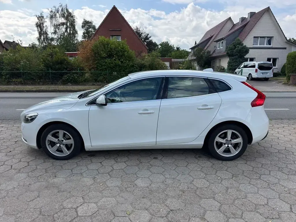 Gebraucht Volvo V40 150 PS (110 kW) 2015 Weiß Limousine