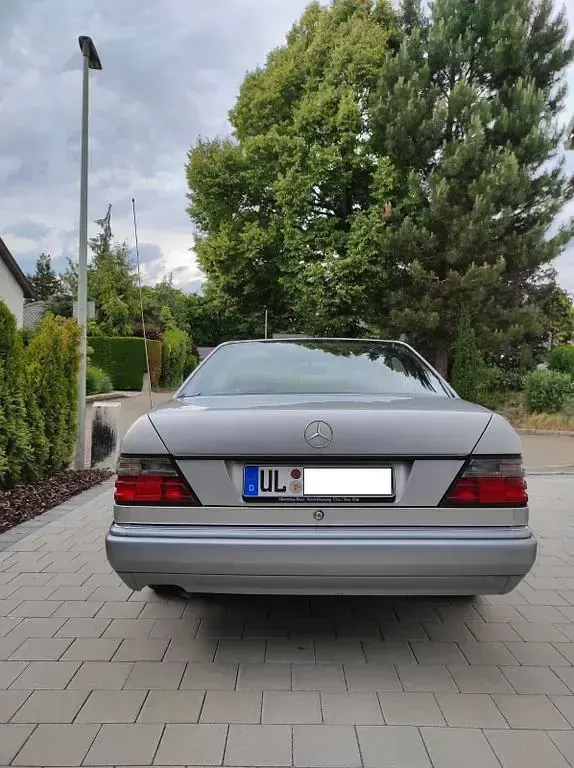 Gebraucht Mercedes E320 220 PS (161 kW) 1993 Silber Coupé