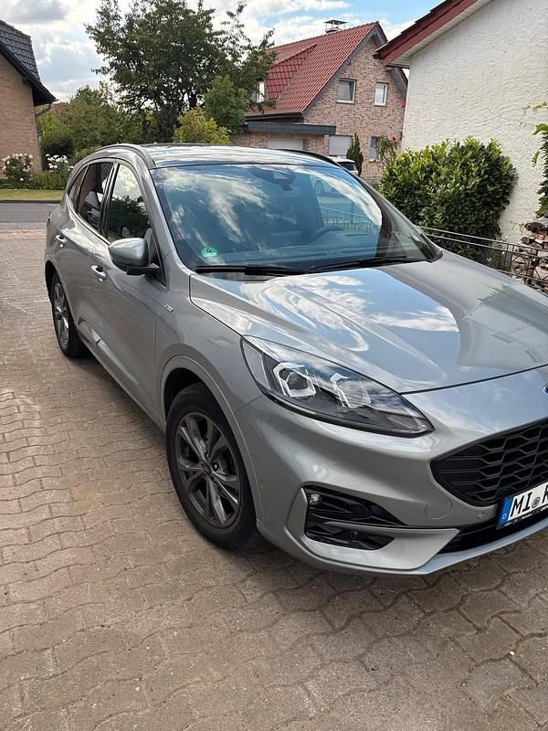 Grau Gebraucht 2020 Ford Kuga ST-Line X SUV | 25.500 € (Fairer Preis) - Bild 1/4