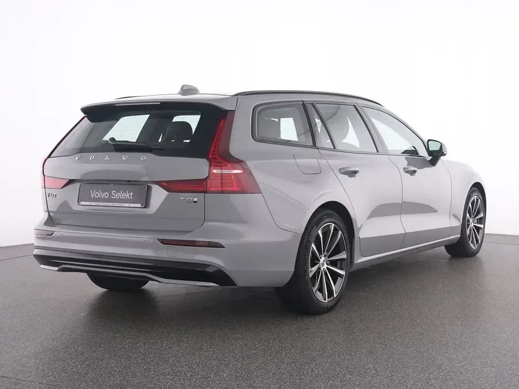 Gebraucht Volvo V60 Plus 455 PS (334 kW) 2024 Grau vapour grey / metallic Kombi