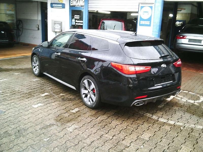 Gebraucht Kia Optima Edition 7 141 PS (103 kW) 2017 Zilinaschwarz met. Kombi