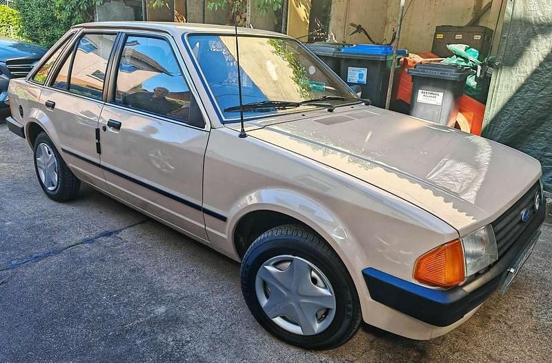 Beige Gebraucht 1983 Ford Escort Limousine | 5.200 € - Bild 1/4