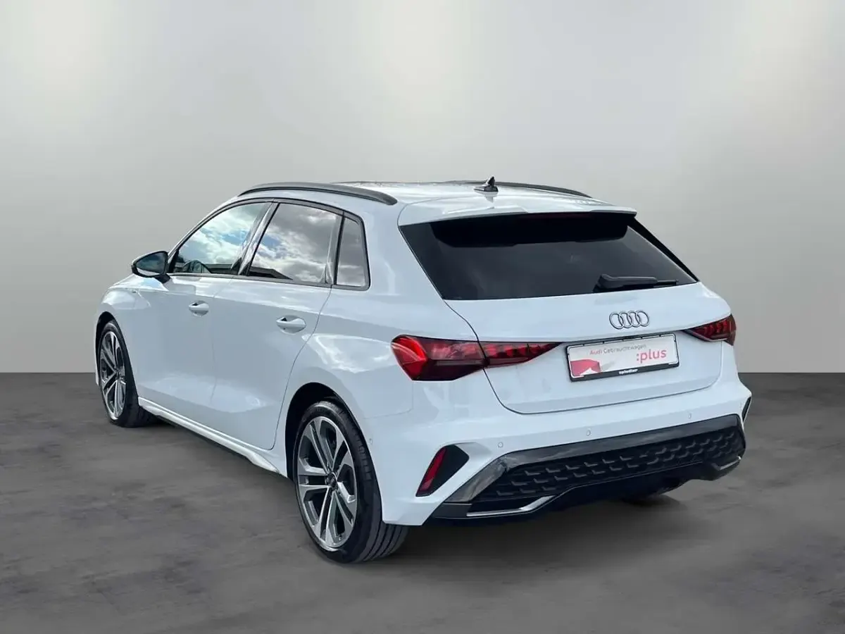 Gebraucht Audi A3 S-Line 116 PS (85 kW) 2025 Gletscherweiß metallic Limousine