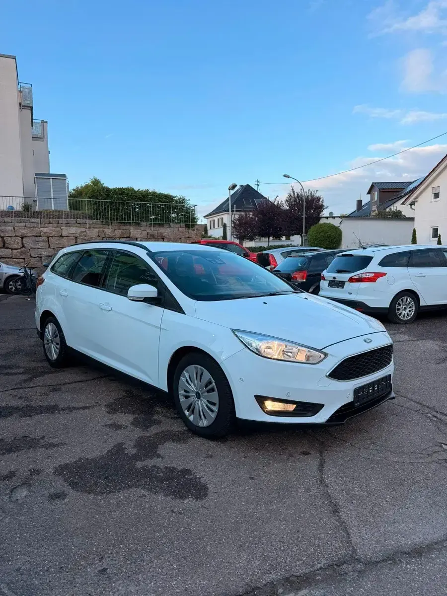 Gebraucht Ford Focus Trend 125 PS (91 kW) 2017 Weiß Kombi