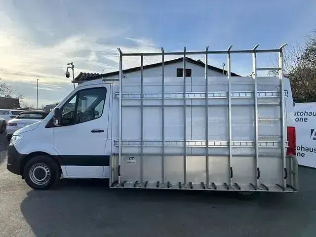 Używany Mercedes Sprinter 143 KM (105 kW) 2019 Biały Van