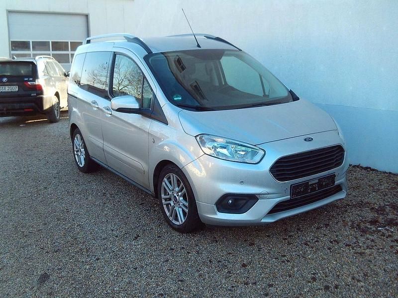 Gebraucht Ford Tourneo Courier Titanium 101 PS (74 kW) 2020 Silber Van / Kleinbus