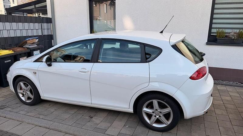 Gebraucht Seat Leon Style 125 PS (91 kW) 2009 Weiß Limousine
