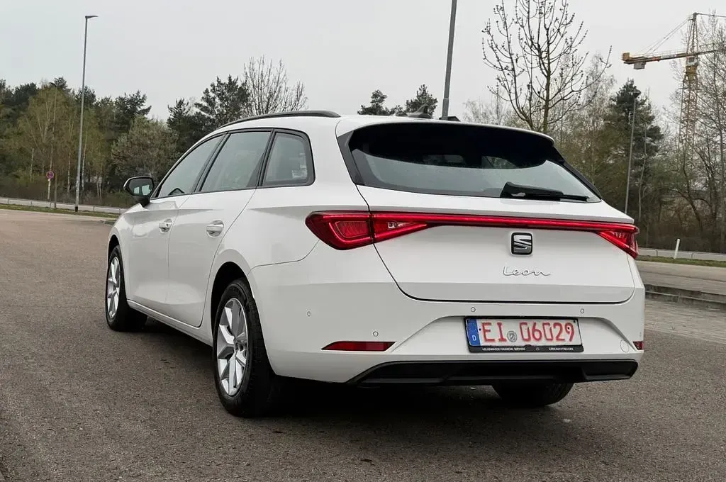 Gebraucht Seat Leon Style 150 PS (110 kW) 2022 Weiß Limousine