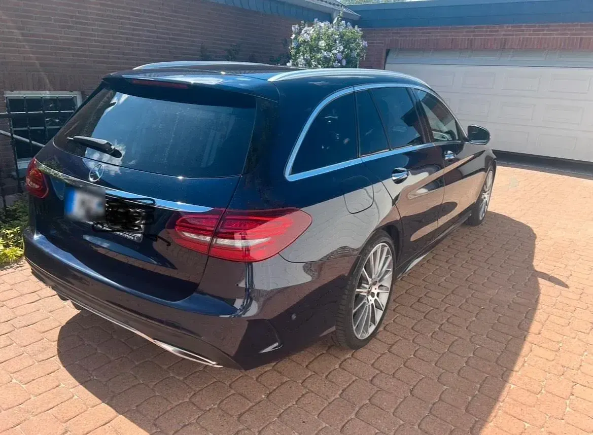 Gebraucht Mercedes 300 AMG line 258 PS (189 kW) 2019 Blau Kombi