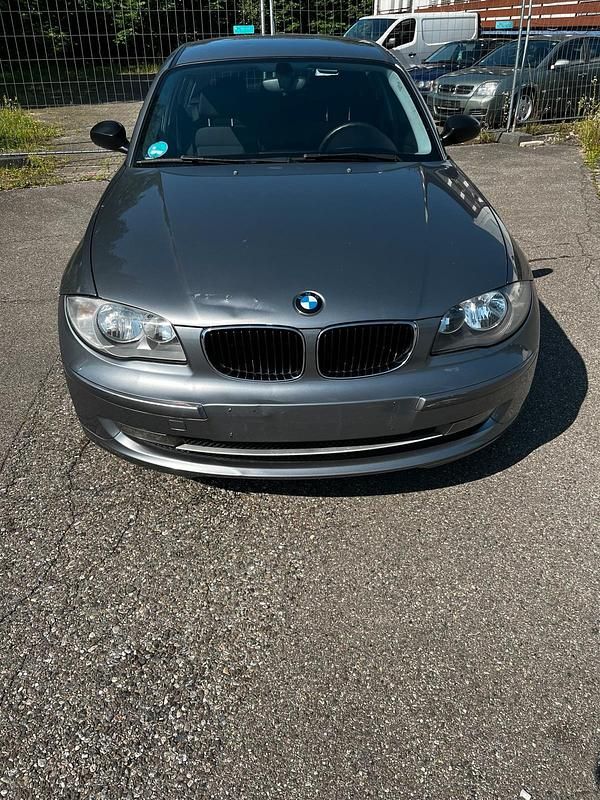 Grau Gebraucht 2009 BMW 320 Kombi | 2.700 € (Superpreis) - Bild 1/4