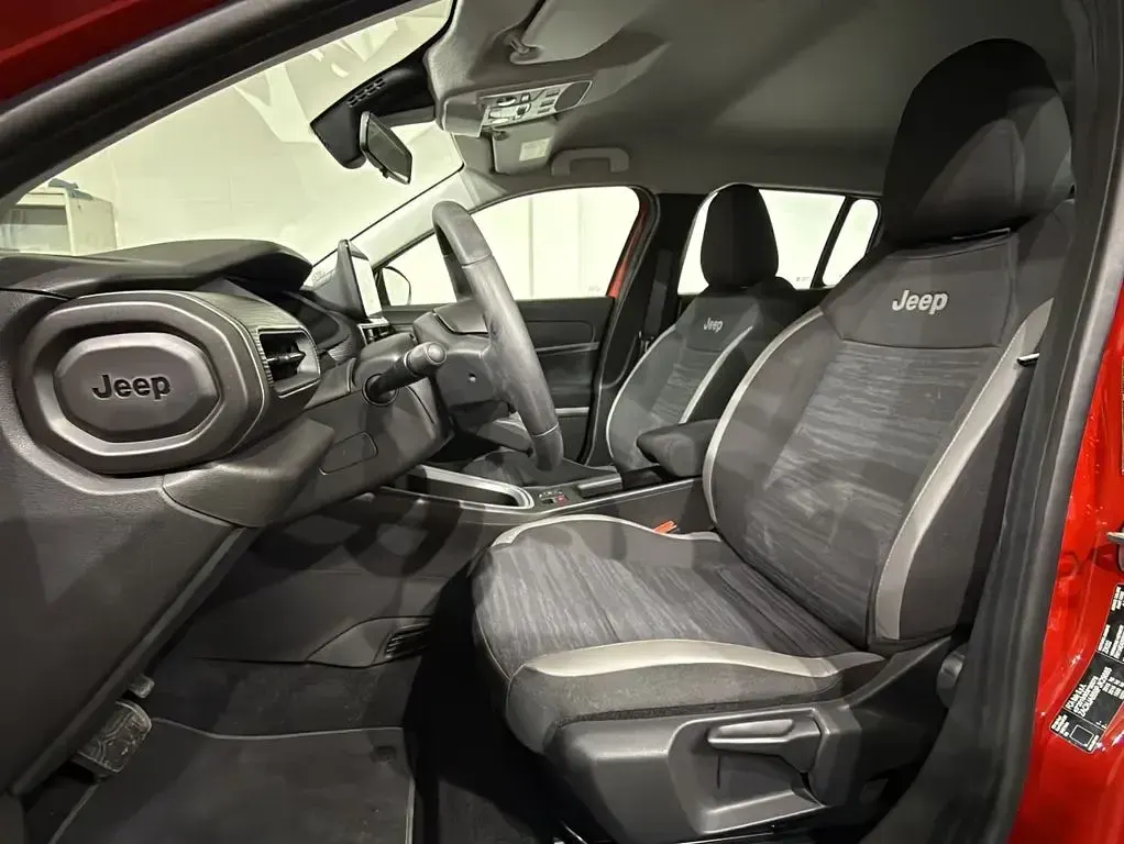 Gebraucht Jeep Avenger EV Longitude 114 kW (156 PS) 2023 Rot SUV