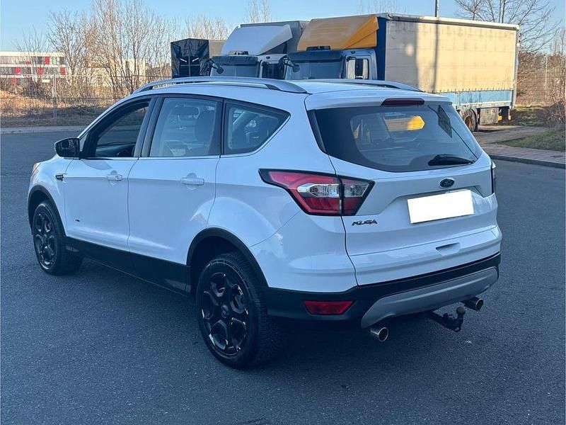 Gebraucht Ford Kuga 150 PS (110 kW) 2018 Weiß SUV