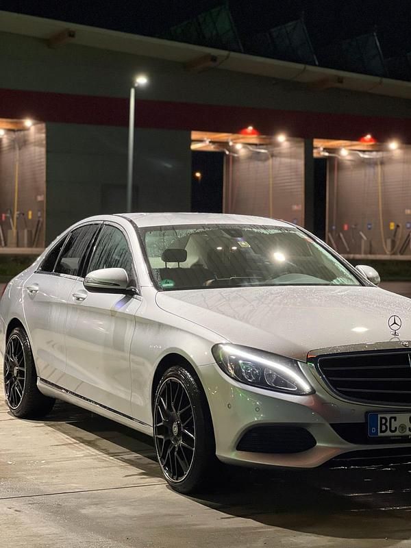 Silber Gebraucht 2015 Mercedes C180 Limousine | 11.800 € (Guter Preis) - Bild 1/4