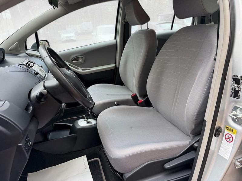 Gebraucht Toyota Yaris Sol 87 PS (63 kW) 2007 Silber Kleinwagen