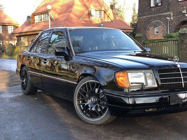 Gebraucht Mercedes E400 379 PS (278 kW) 1993 Schwarz metallic Limousine