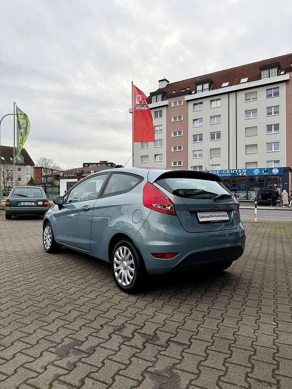 Gebraucht Ford Fiesta Trend 60 PS (44 kW) 2010 Avalongrau Kleinwagen