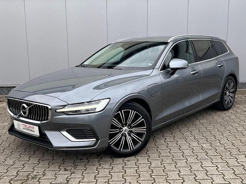 Grau Gebraucht 2020 Volvo V60 Kombi | 26.450 € (Superpreis) - Bild 1/4