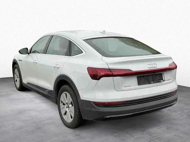 Gebraucht Audi e-tron 230 kW (313 PS) 2022 Gletscherweiß metallic SUV