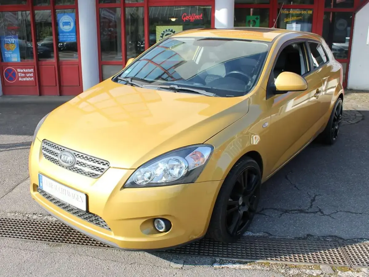 Gebraucht Kia ProCeed EX 126 PS (92 kW) 2008 Granadagelb Kleinwagen