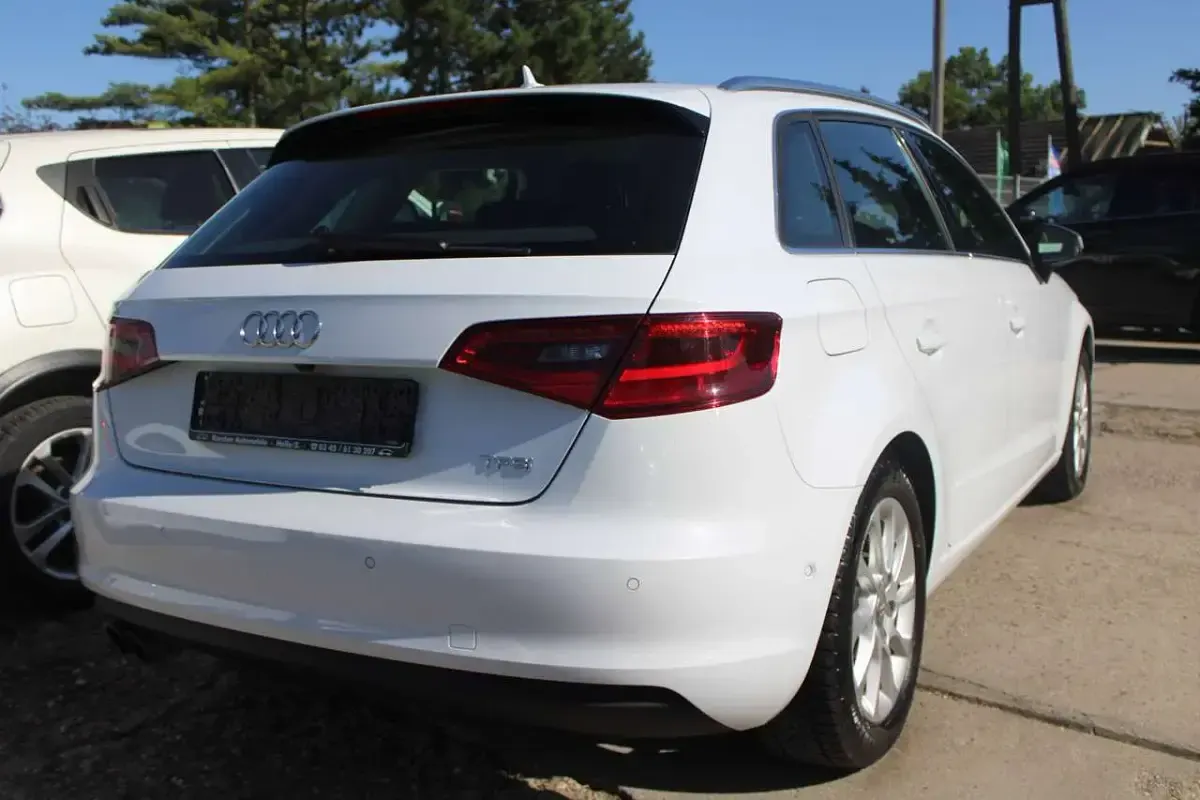 Gebraucht Audi A3 Ambiente 140 PS (102 kW) 2013 Gletscherweiß metallic Kleinwagen