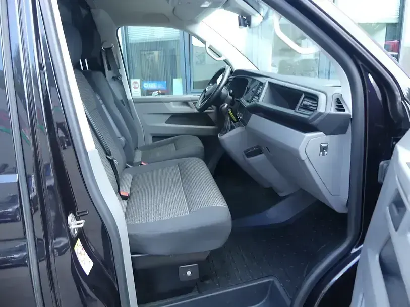 Gebraucht VW Transporter 150 PS (110 kW) 2023 Deep black perleffek (metallic) Van