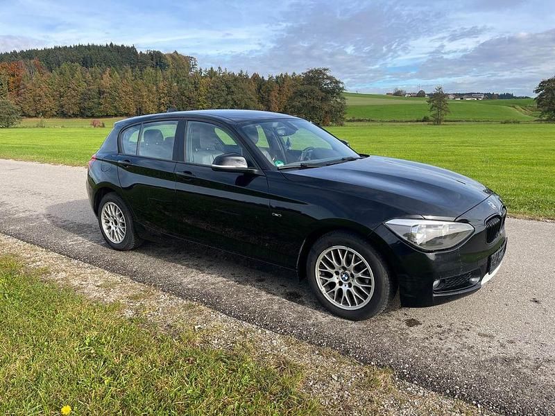 Schwarz Gebraucht 2012 BMW 116 Comfort Edition Kleinwagen | 3.999 € (Superpreis) - Bild 1/4