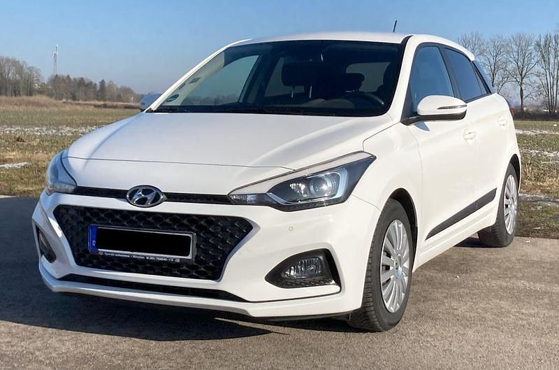 Weiß Gebraucht 2019 Hyundai i20 Style Limousine | 13.000 € (Fairer Preis) - Bild 1/4