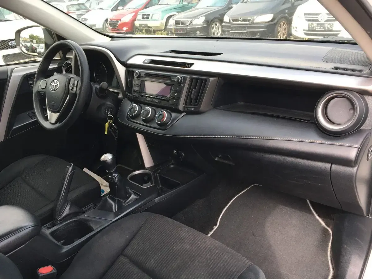 Gebraucht Toyota RAV4 Basis 152 PS (111 kW) 2017 Weiß SUV