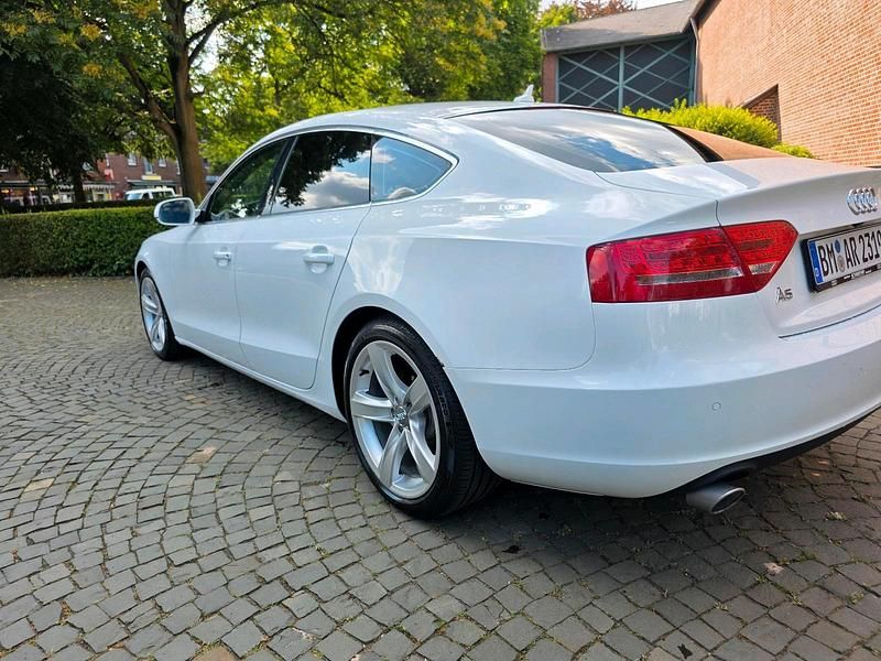 Weiß Gebraucht 2009 Audi A5 Comfort Coupé | 10.500 € (Fairer Preis) - Bild 1/4