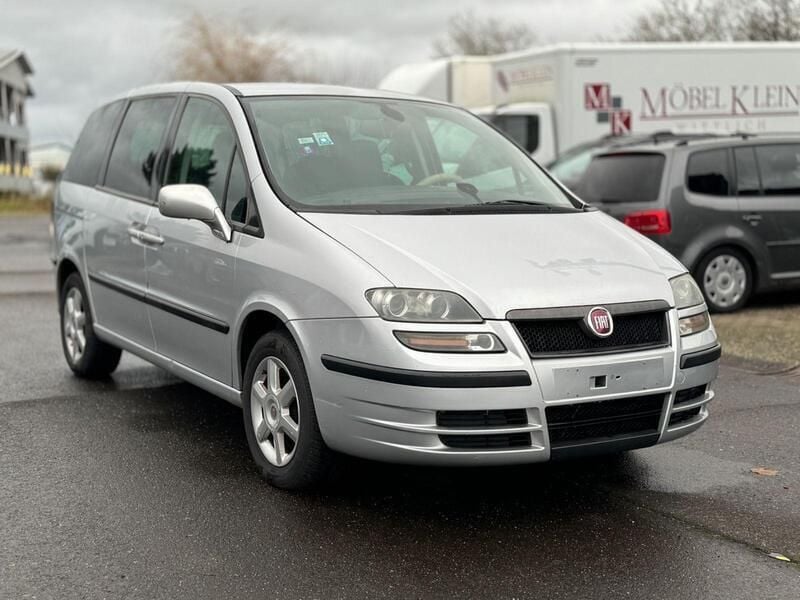 Grau Gebraucht 2008 Fiat Ulysse Emotion Van / Kleinbus | 700 € - Bild 1/4