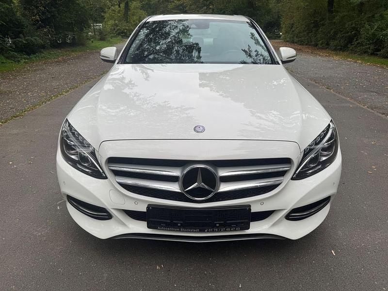Gebraucht Mercedes C300e Avantgarde 204 PS (150 kW) 2015 Weiß Limousine
