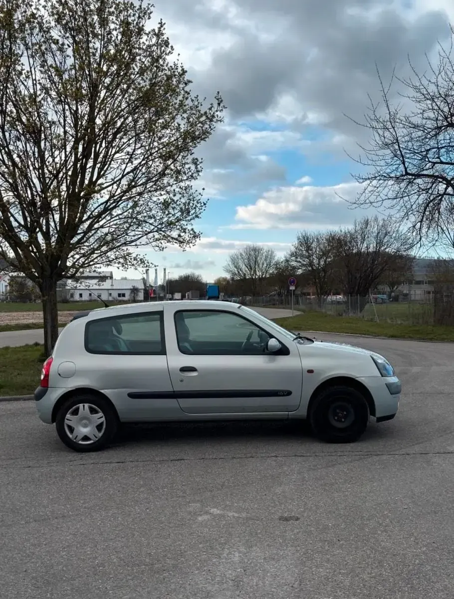 Occasion Renault Clio II 75 ch (55 kW) 2001 Argent Citadine