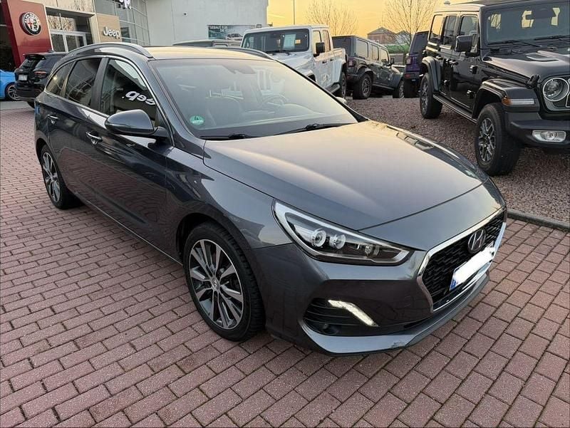 Grau Gebraucht 2019 Hyundai i30 Premium Kombi | 14.900 € (Guter Preis) - Bild 1/4