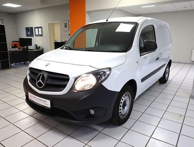 Weiß Gebraucht 2019 Mercedes Citan 111 Van / Kleinbus | 16.490 € (Teuer) - Bild 1/4