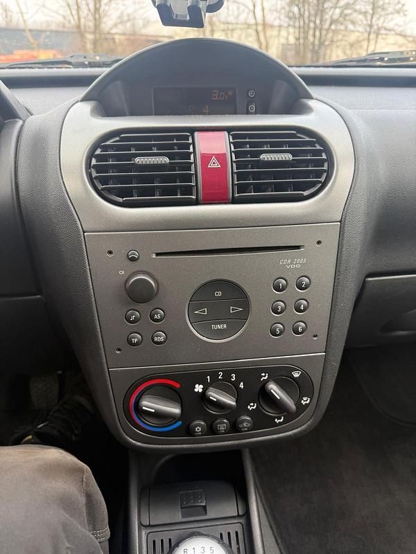 Gebraucht Opel Corsa 75 PS (55 kW) 2004 Silber Kleinwagen