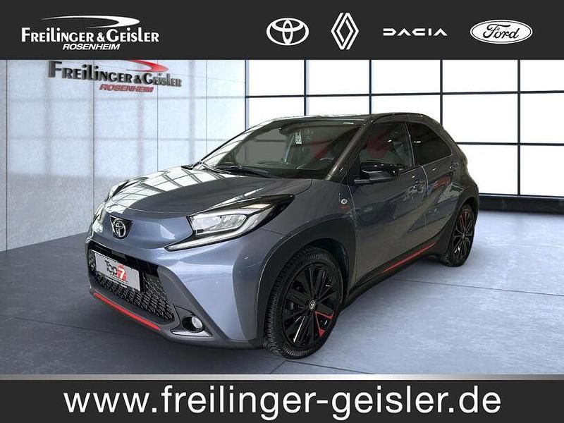 Celestite grey metallic / grey metallic Gebraucht 2023 Toyota Aygo Kleinwagen | 19.990 € (Etwas zu teuer) - Bild 1/4