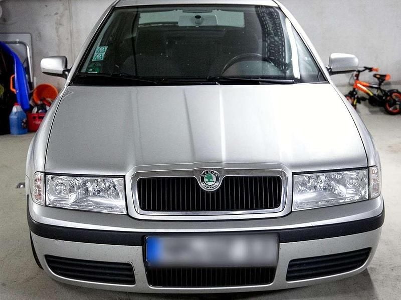 Gebraucht Skoda Octavia Ambiente 102 PS (75 kW) 2004 Silber Limousine